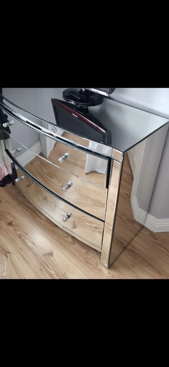 Bedroom furniture - Image 4