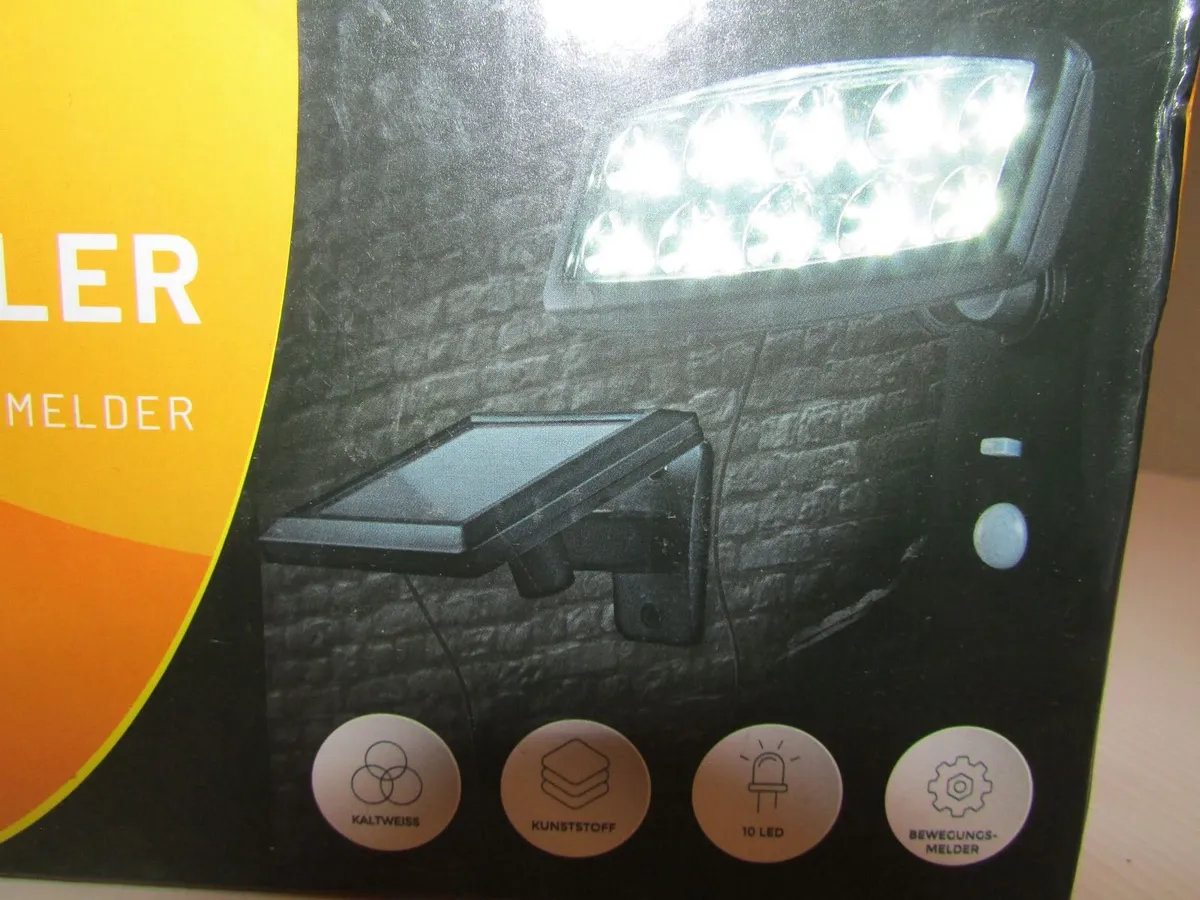 Led Solar Floodlight with Motion Sensor - Image 3