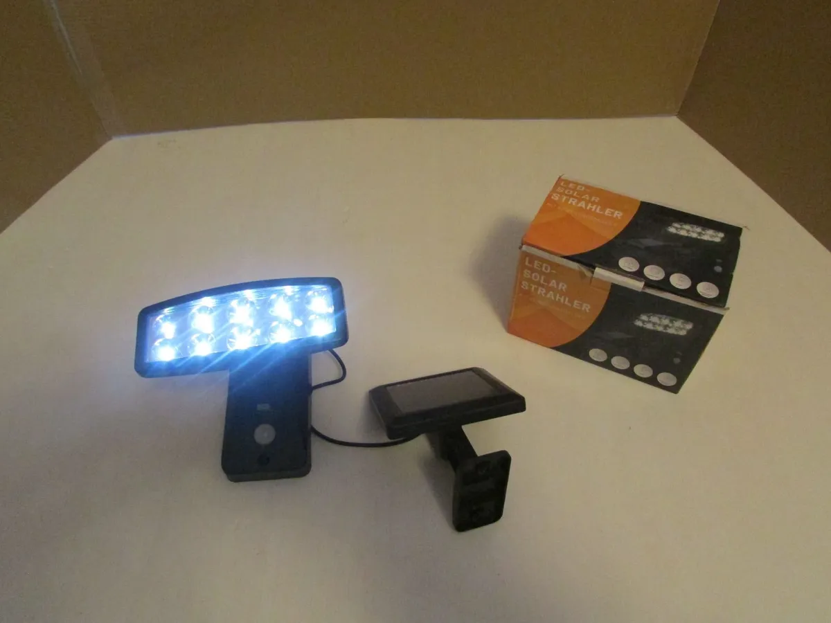 Led Solar Floodlight with Motion Sensor - Image 1