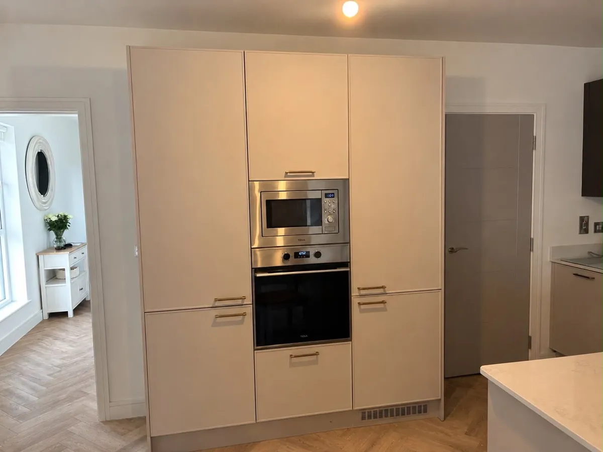 Kitchen and appliances for sale 6 months old - Image 2