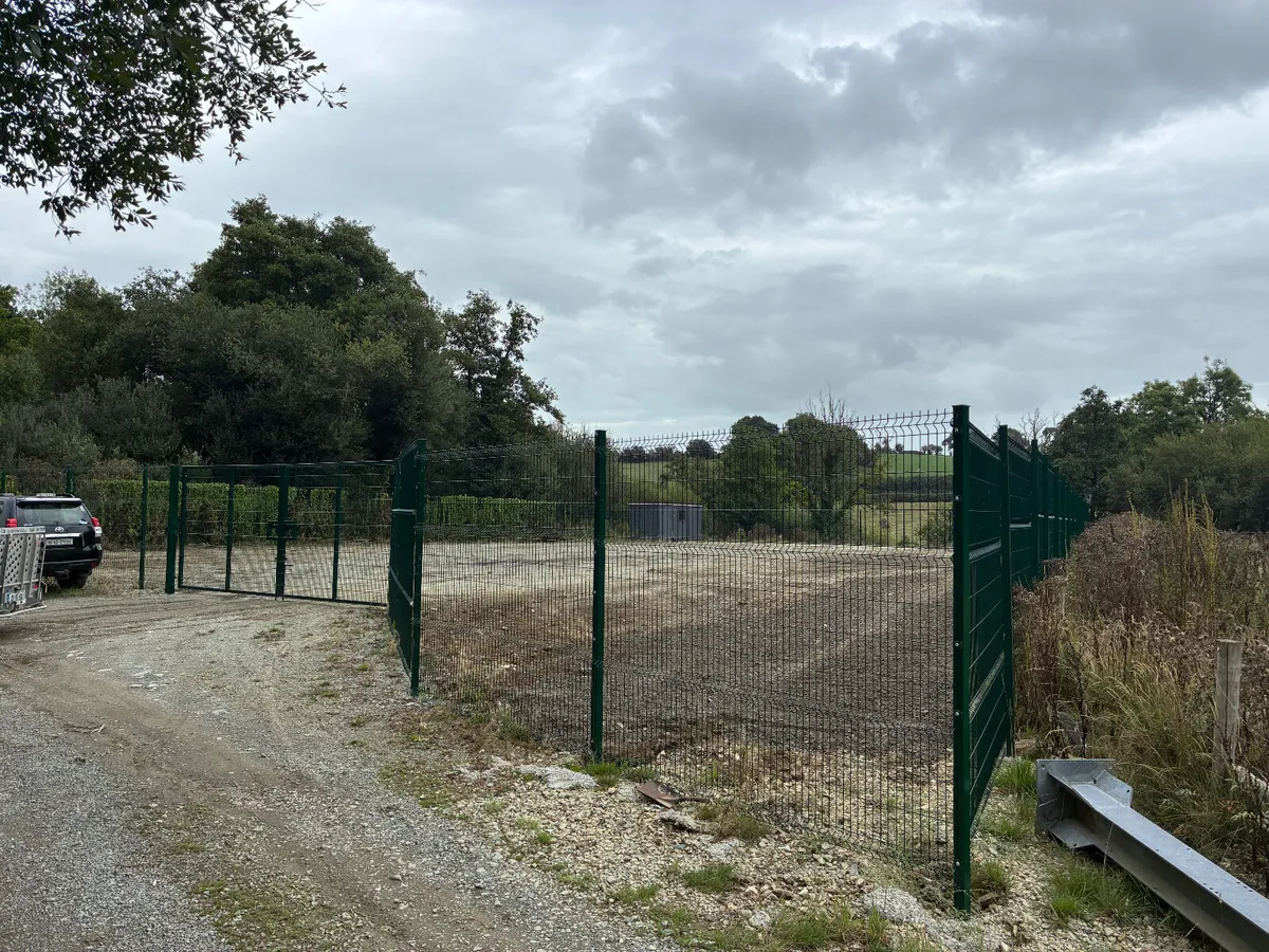 1 acre secure yard to rent Enniscorthy - Image 1
