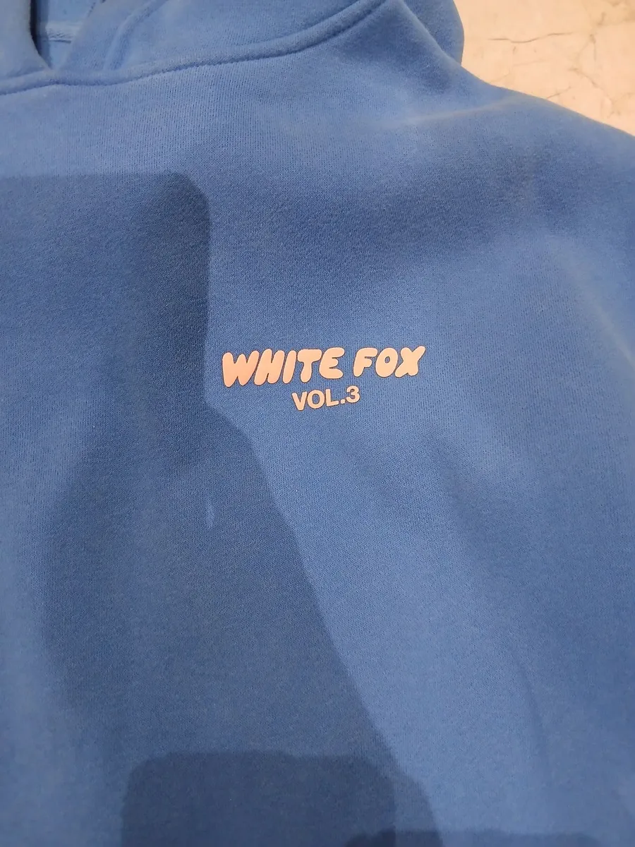 White fox sweatshirt and t shirt - Image 2