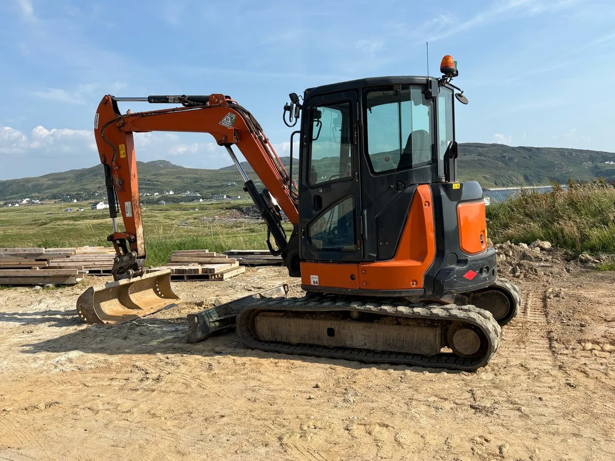 2020 Hitachi 55u - Image 3