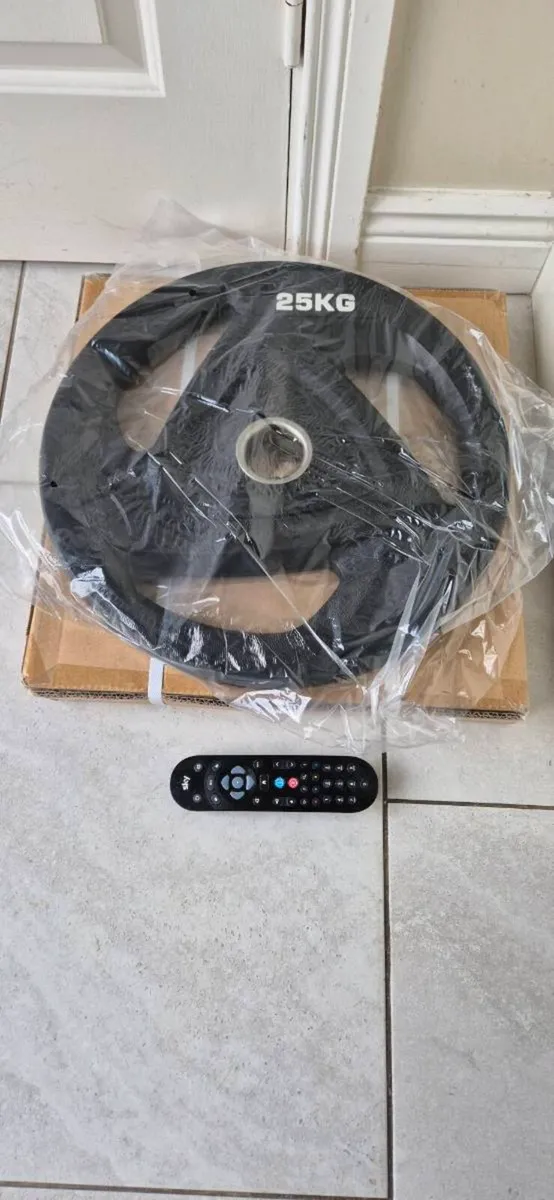 Brand new 2x25kilo rubber coated tri grip weight p - Image 1