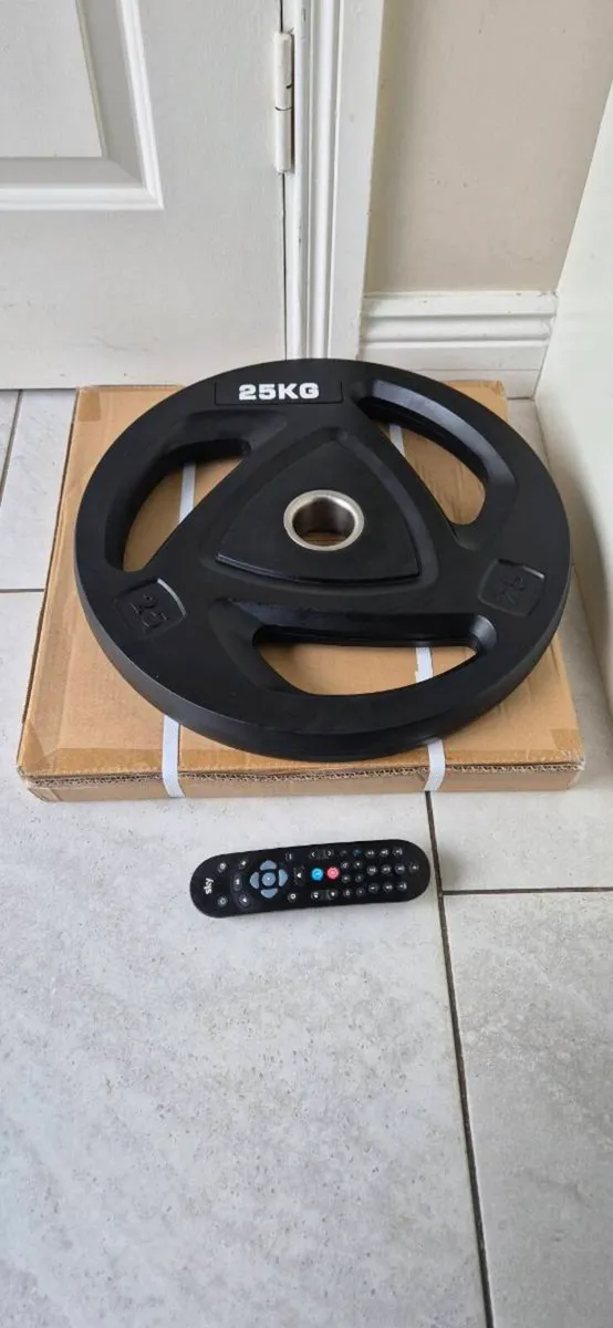 Brand new 2x25kilo rubber coated tri grip weight p - Image 4