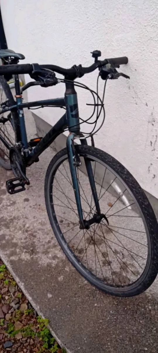 Small giant hybrid bike - Image 2