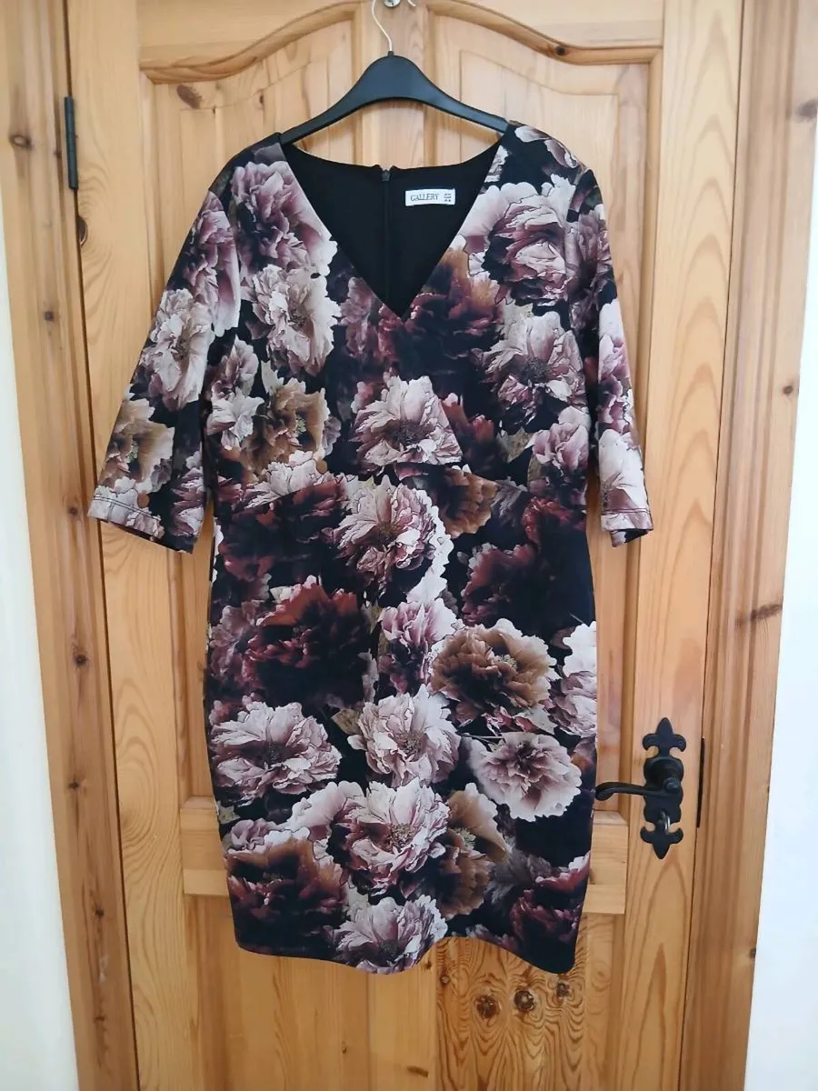 3 Dresses 2 size 20 1 size 18 - Image 1