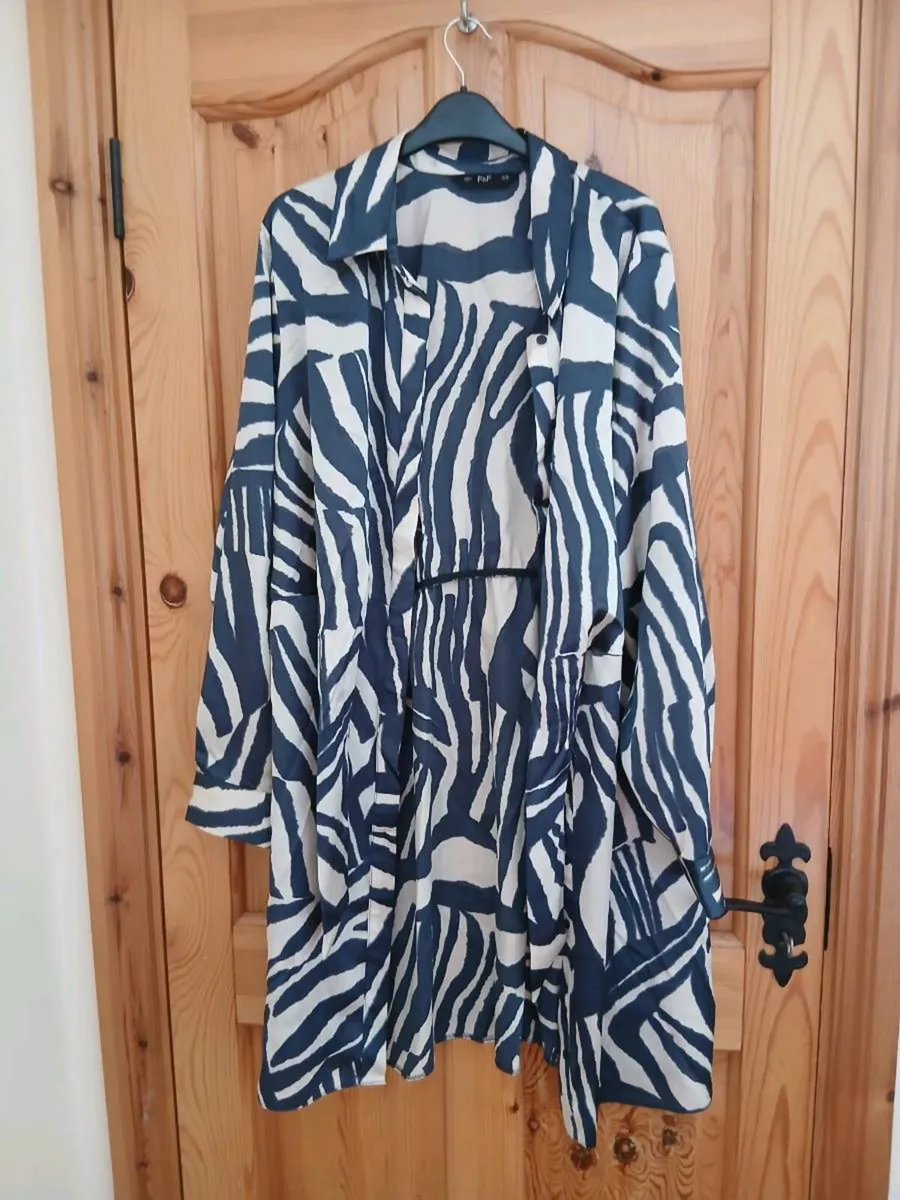 3 Dresses 2 size 20 1 size 18 - Image 4