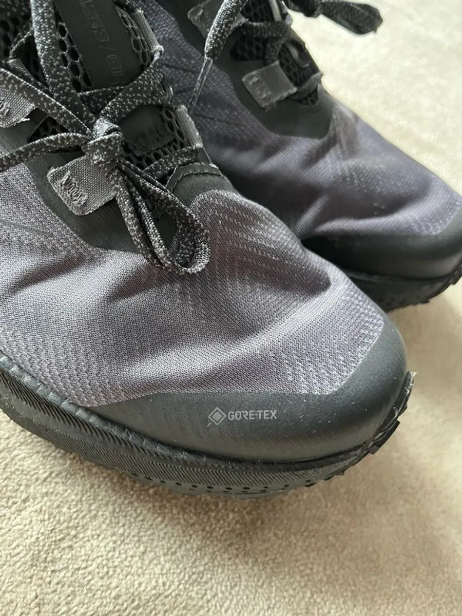Salomon Gravel Gore-Tex Men's Trail Running Shoes. - Image 2