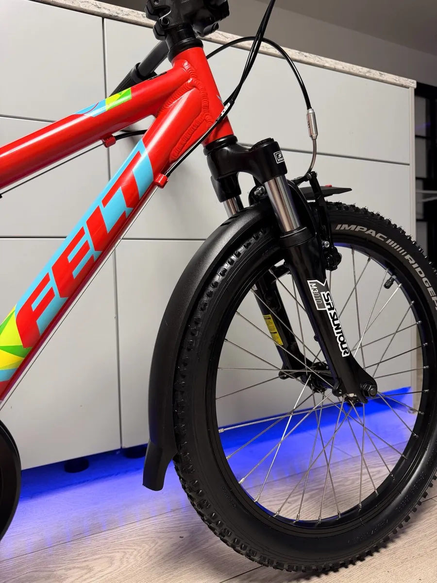 FELT Q20 Kids Bike 20 inch (Like New) - Image 3