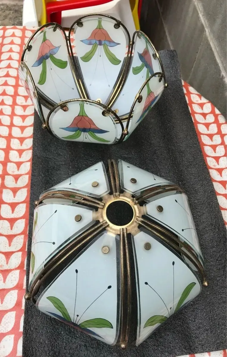 2 Matching Glass Lampshades - Image 4