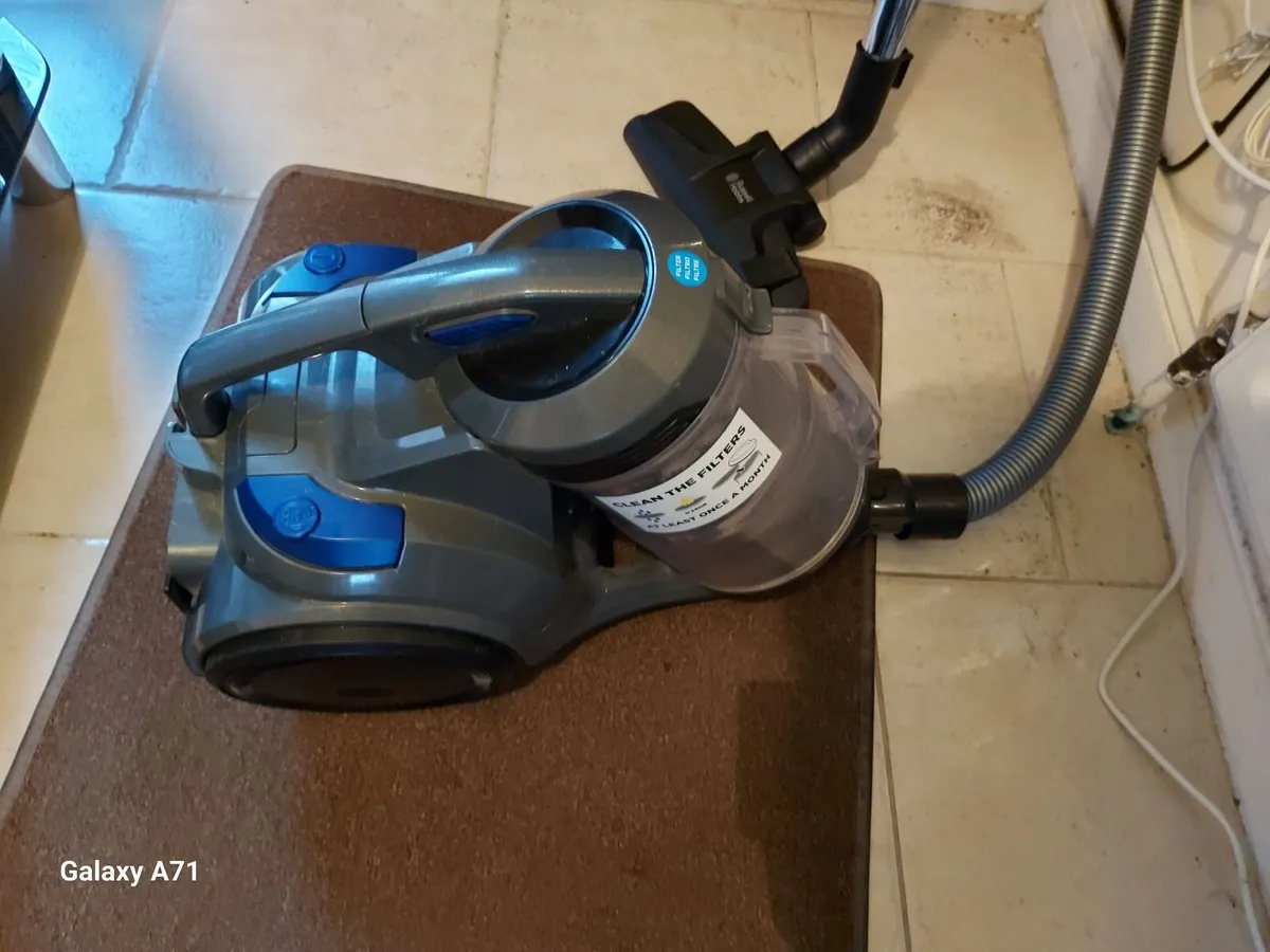 Russell Hobbs Model RHCV4101 Vacuum Cleaner - Image 1