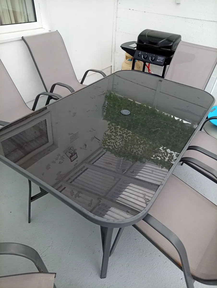 Garden table and chairs - Image 2