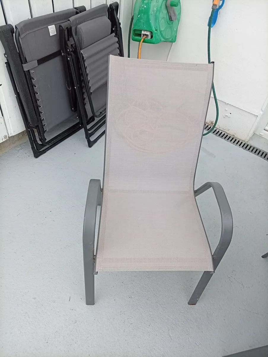 Garden table and chairs - Image 3