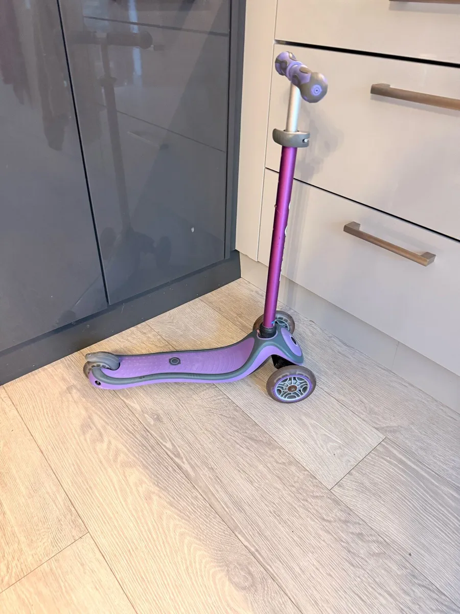 Globber Purple Scooter - Image 4