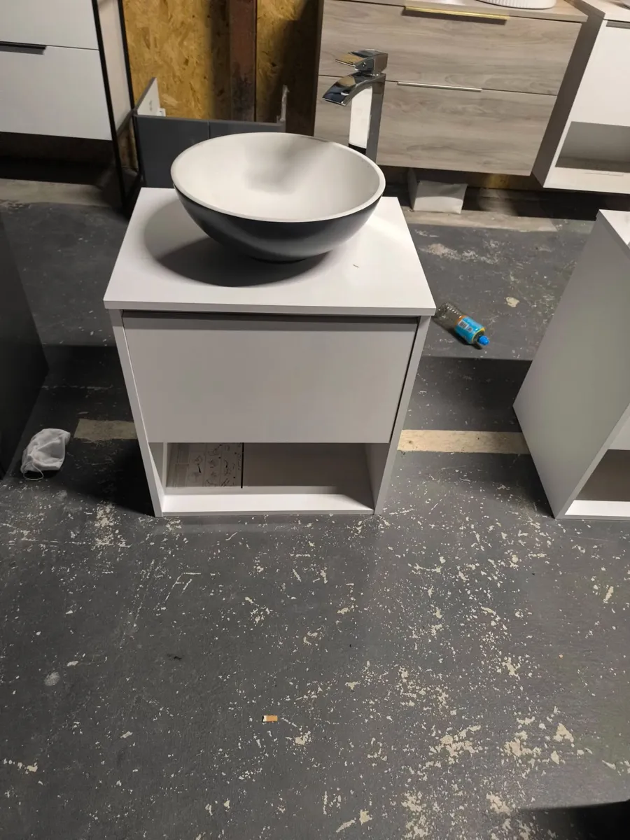 Vanity units - Image 1
