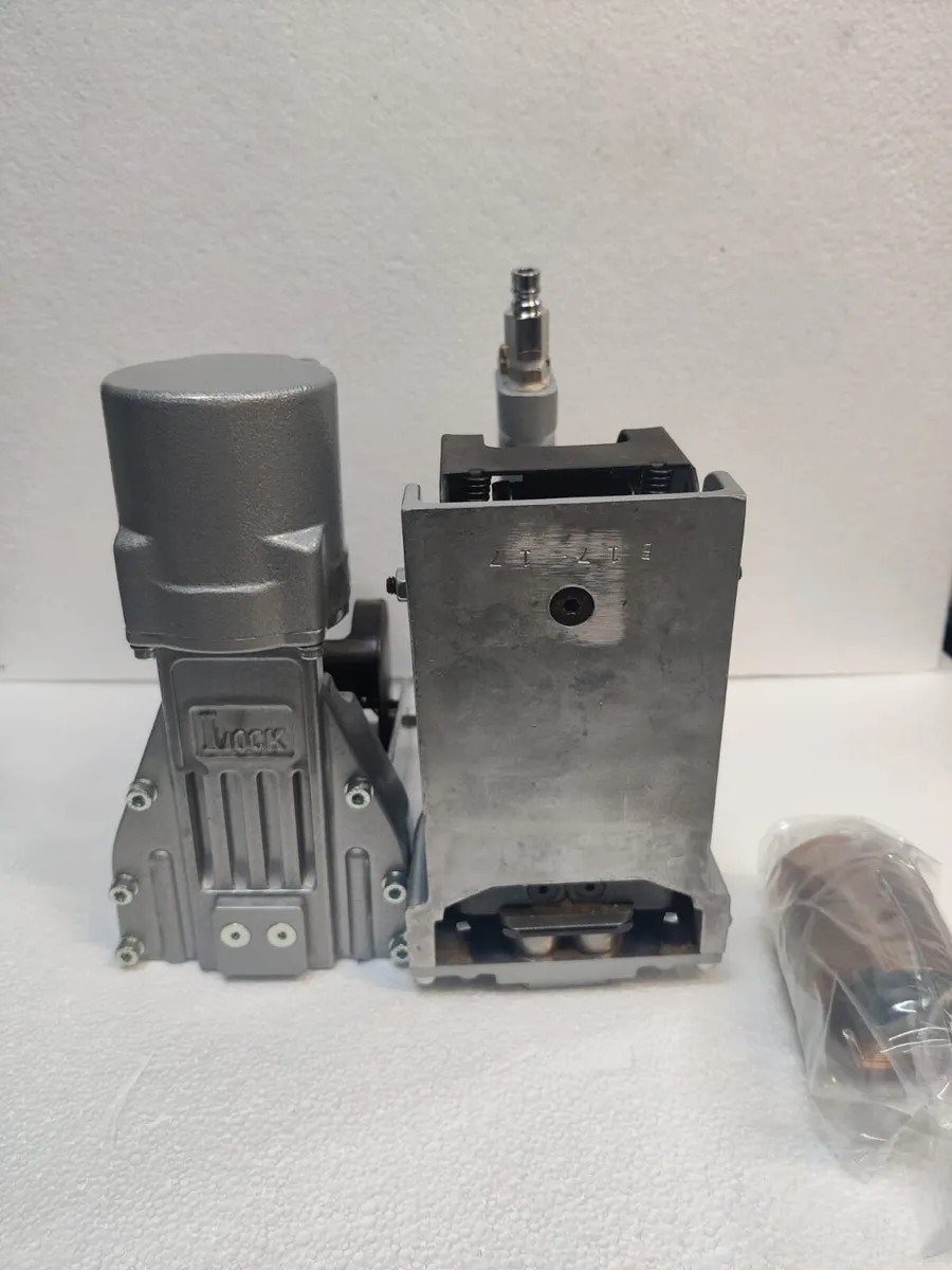 2 Top closing staplers - Image 3