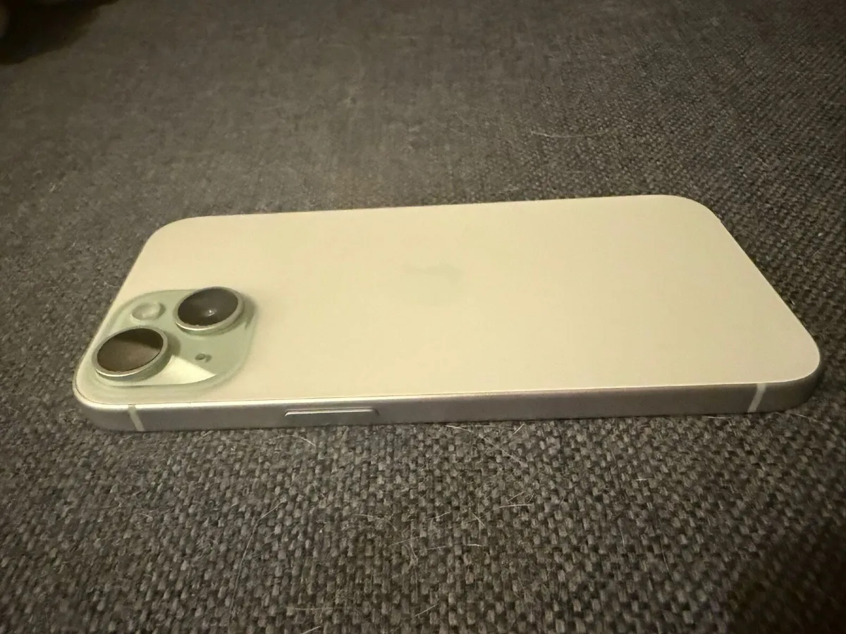 iPhone 15 - Image 4