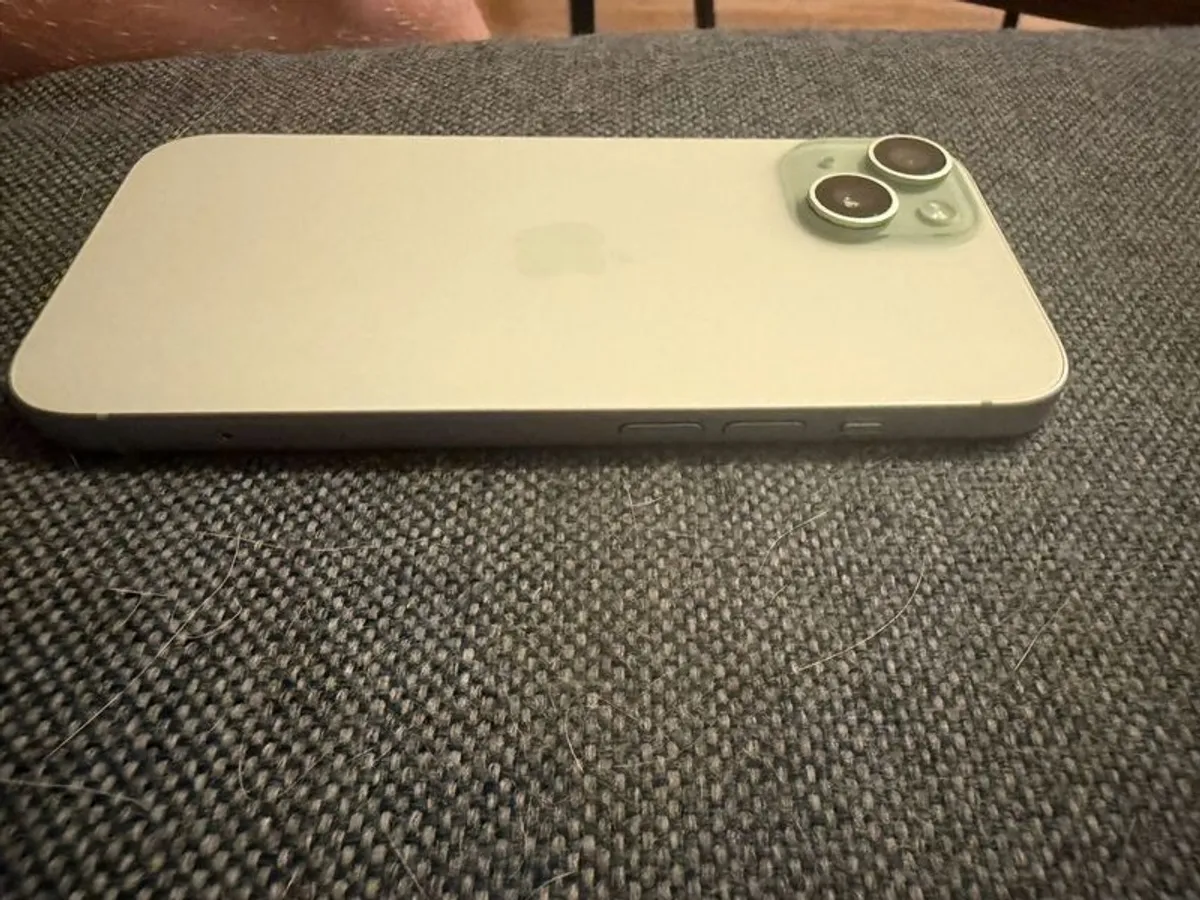 iPhone 15 - Image 3