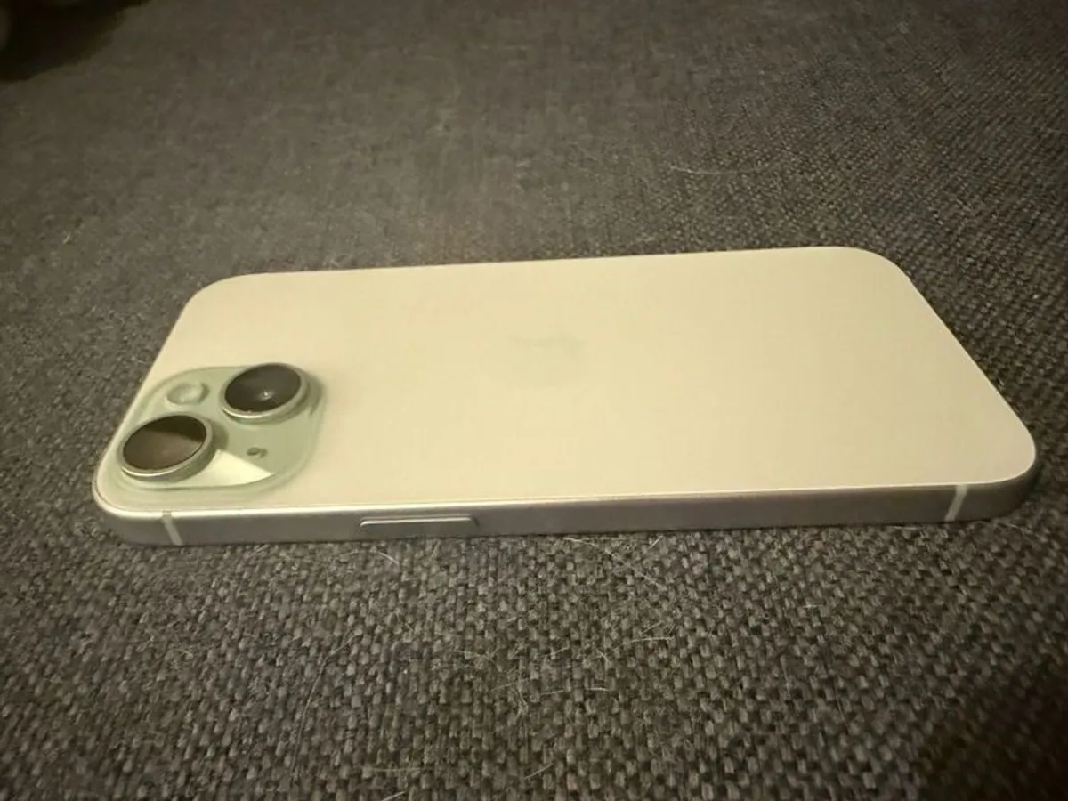 iPhone 15 - Image 4