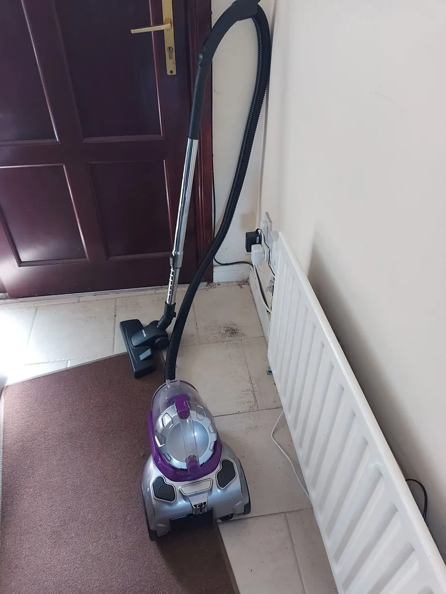 VYTRONIX Cyclonic Vacuum Cleaner, Model PET01 - Image 3