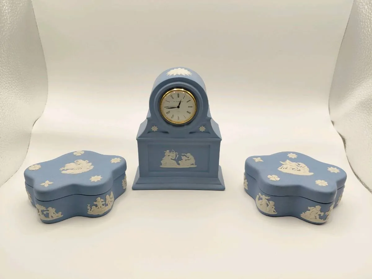 Wedgwood Jasperware set - Image 1