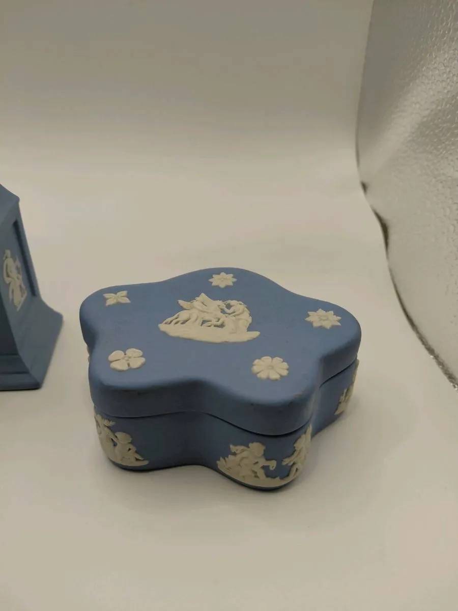 Wedgwood Jasperware set - Image 3