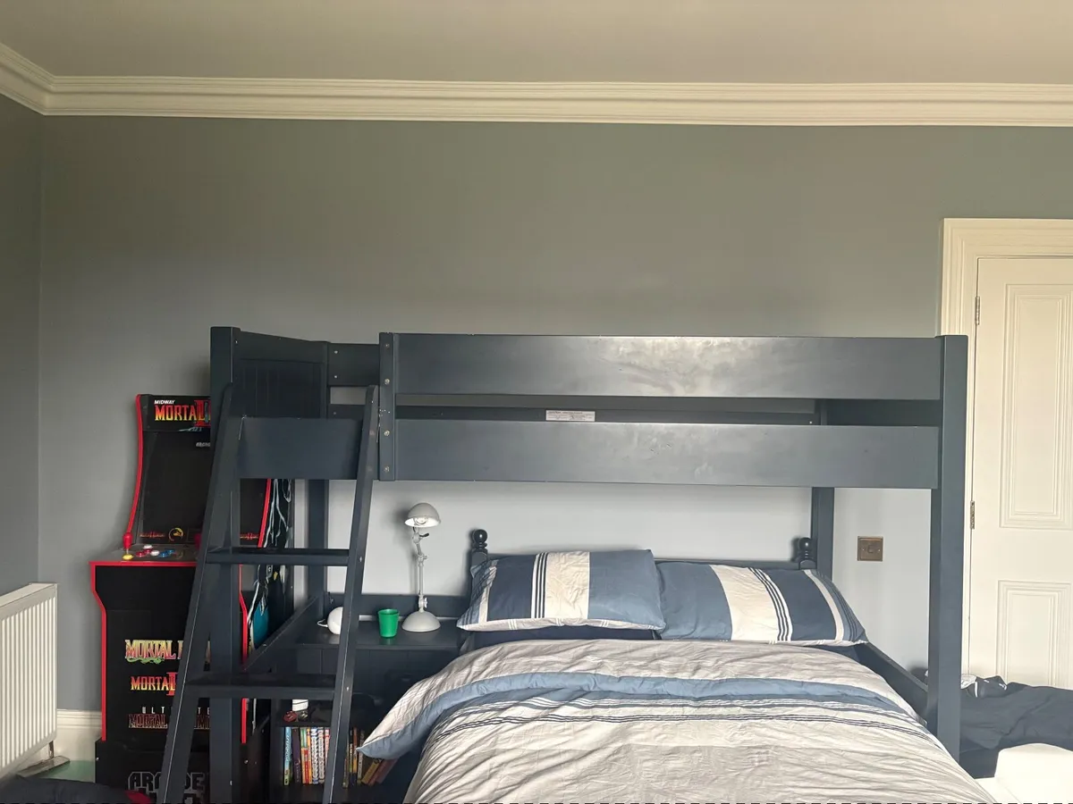 Bed - Image 1