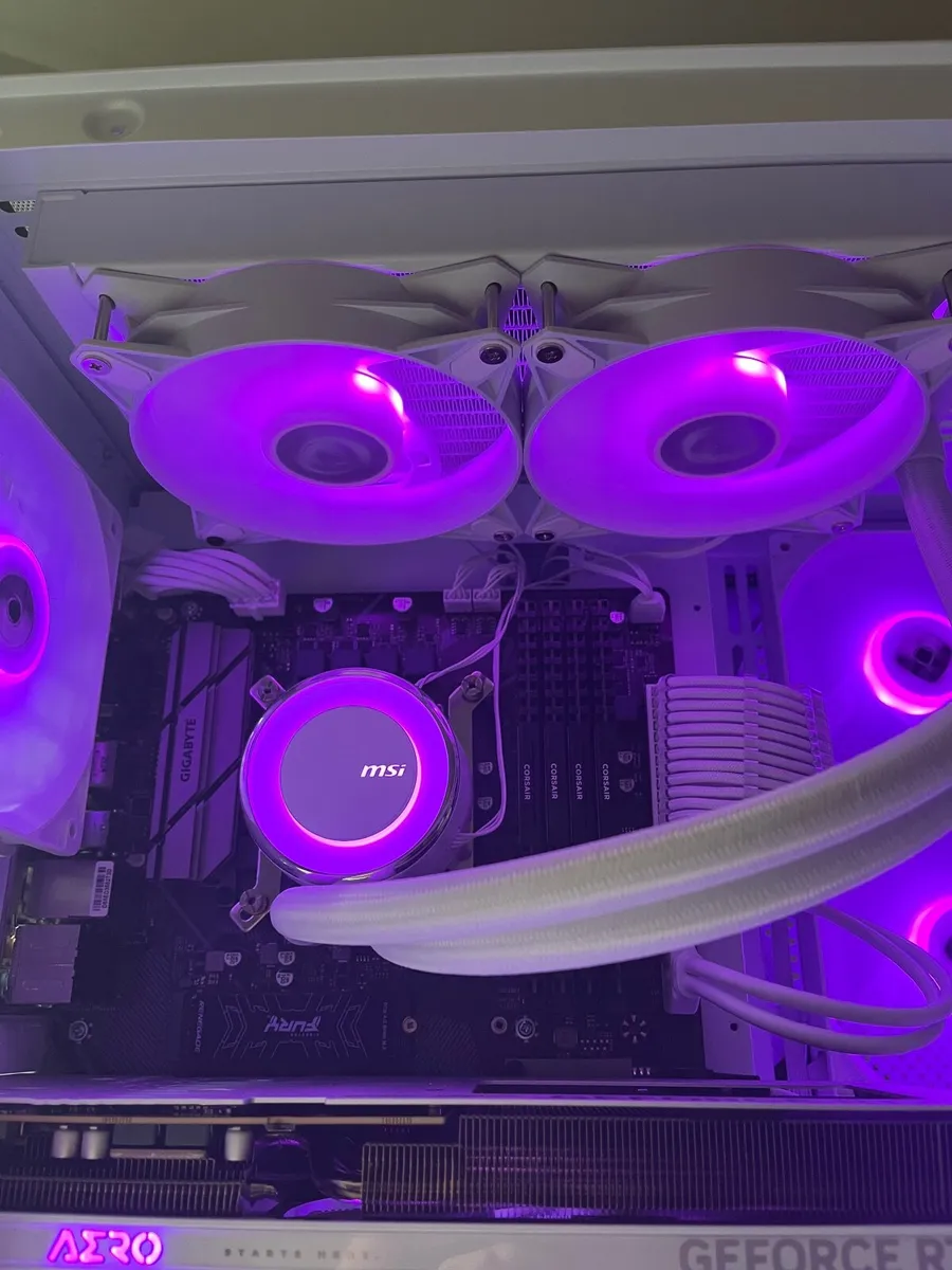 White custom gaming PC - Image 3