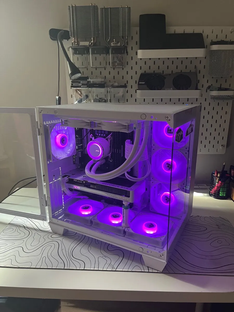 White custom gaming PC - Image 1