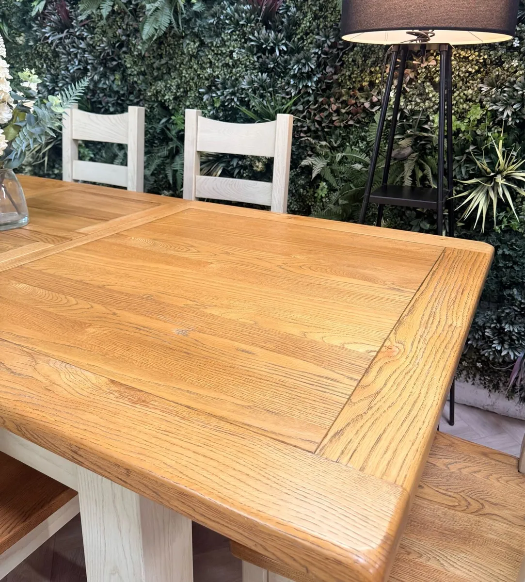 Extending oak kitchen table & 6 chairs - Image 4