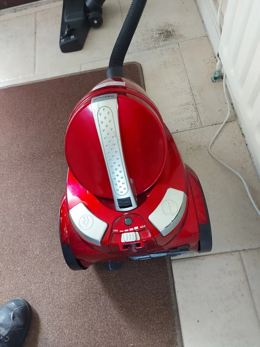 Royal Vacuum Cleaner, Model No. M2830-1 - Image 3