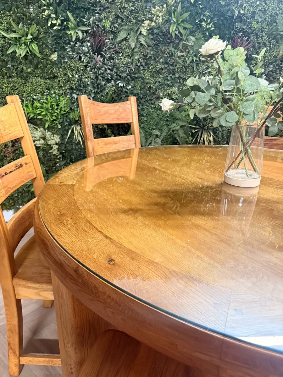 Round Danube oak kitchen table & 6 chairs - Image 3