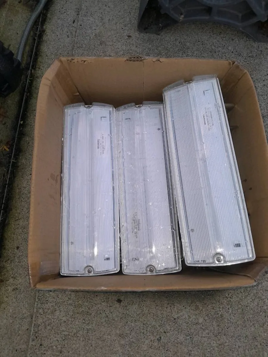 Light Fittings 5ft led corrosion proof - Image 3