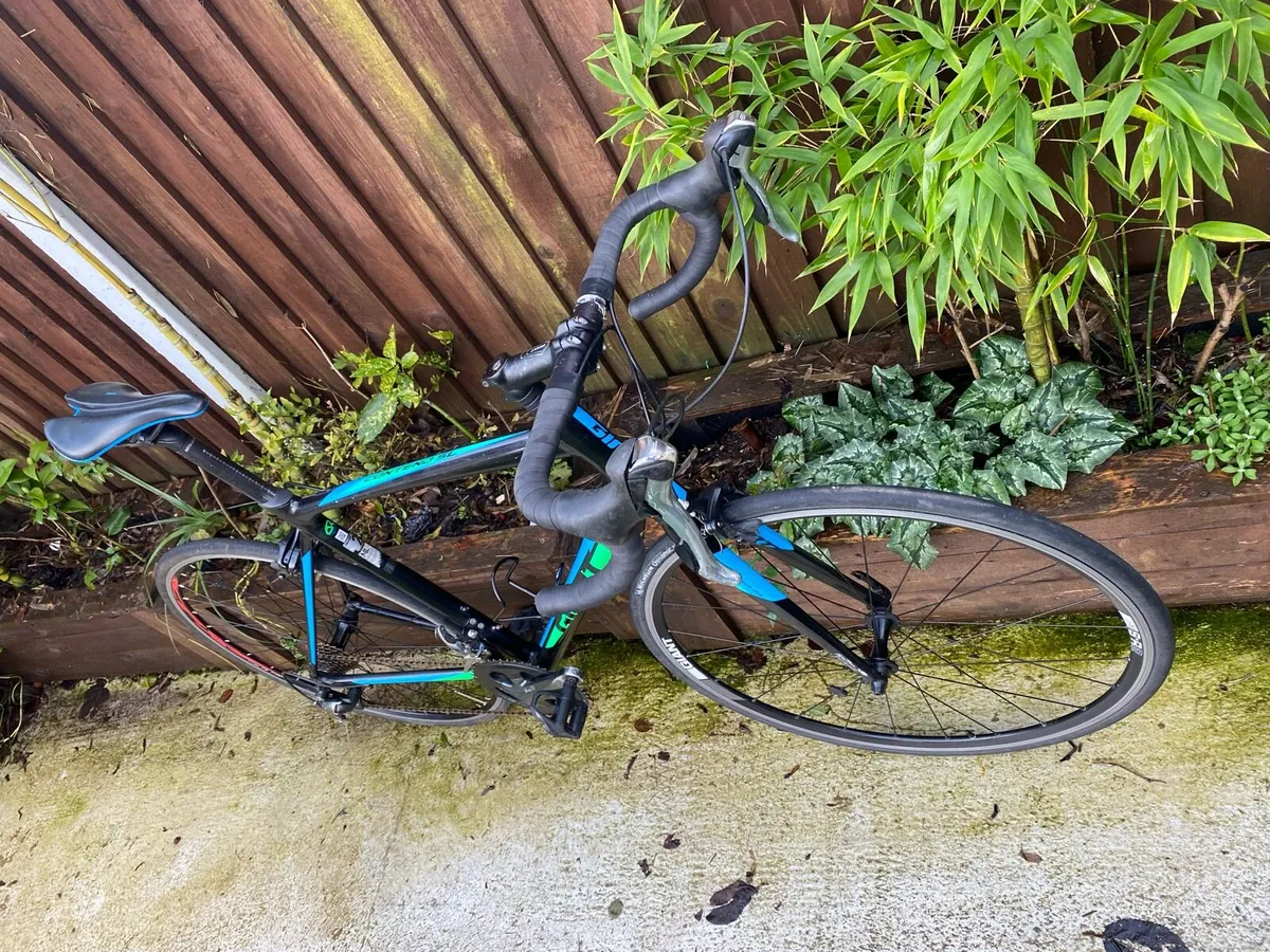 Giant Content 2 ML 700x25c wheels 18 speed - Image 4