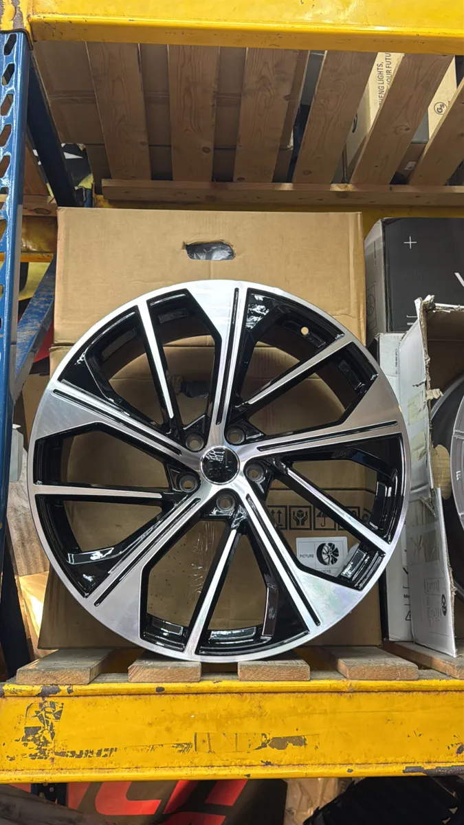 21” audi a6 a7 q5 q7 alloys - Image 1