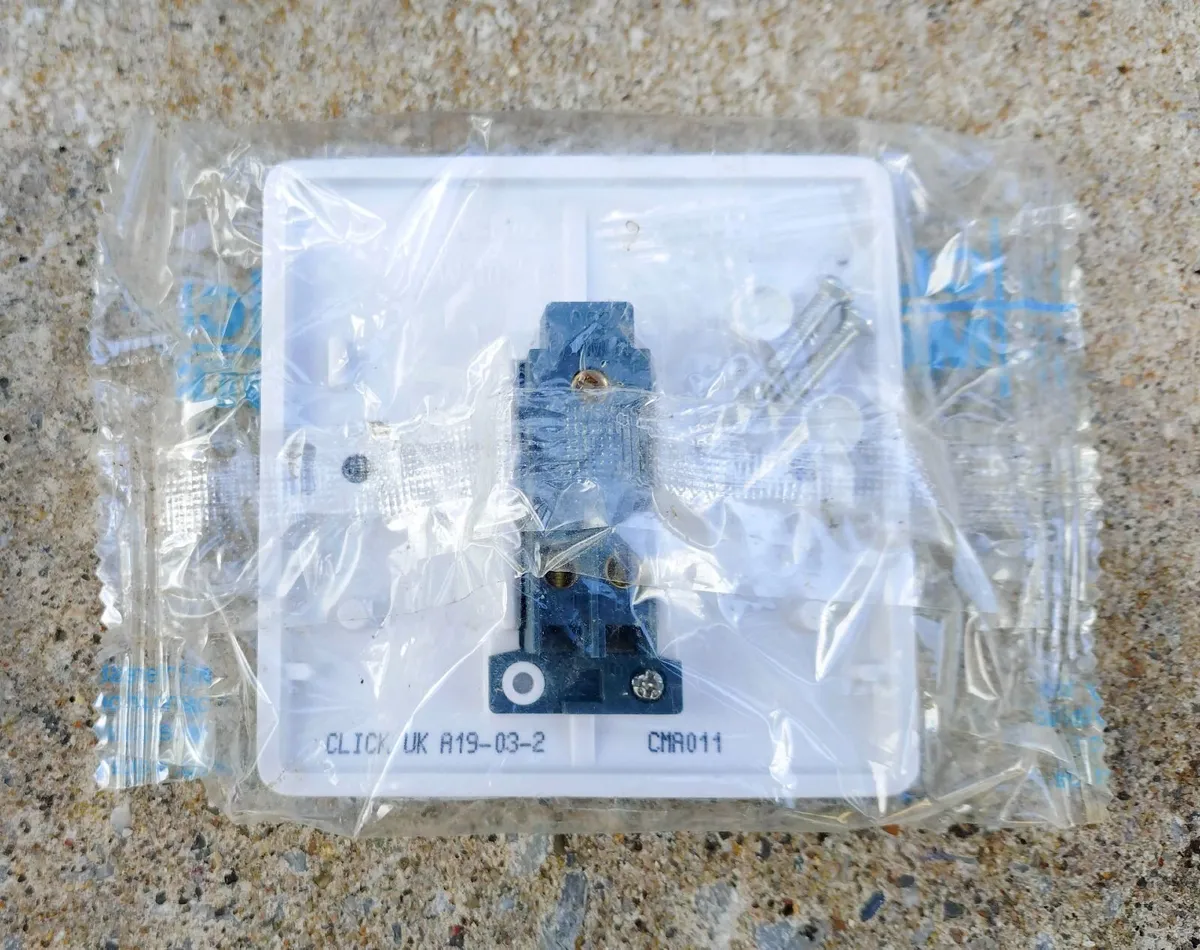 White Double Wall Plug Socket (brand New). - Image 4