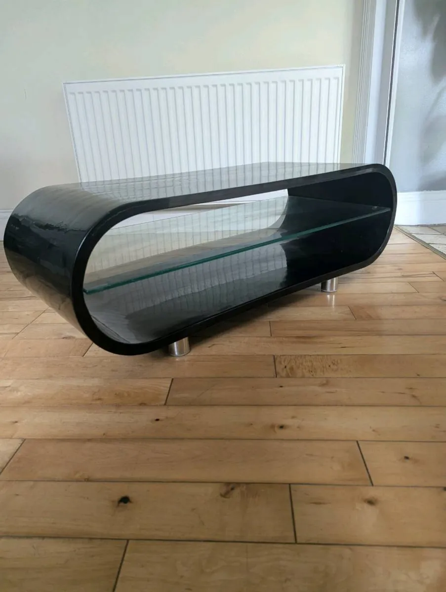Techlink Ovid High Gloss TV / Media Stand - Image 1