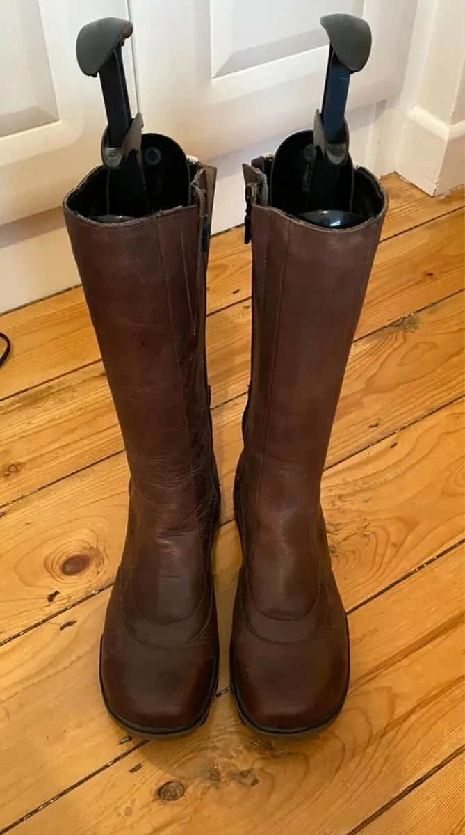 Dr Martens Authentic Leather Brown Boots Size 41/7 - Image 1