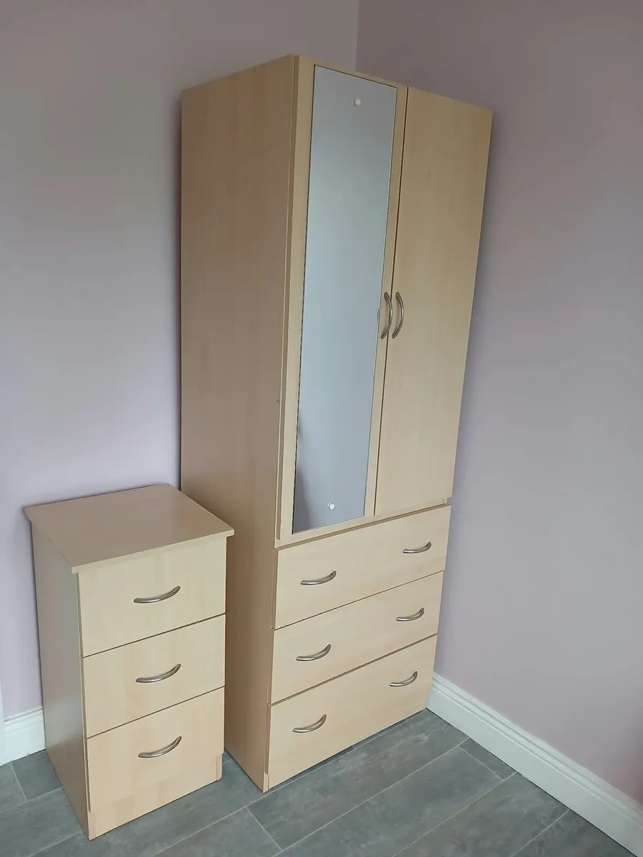 Wardrobe and locker - Image 1