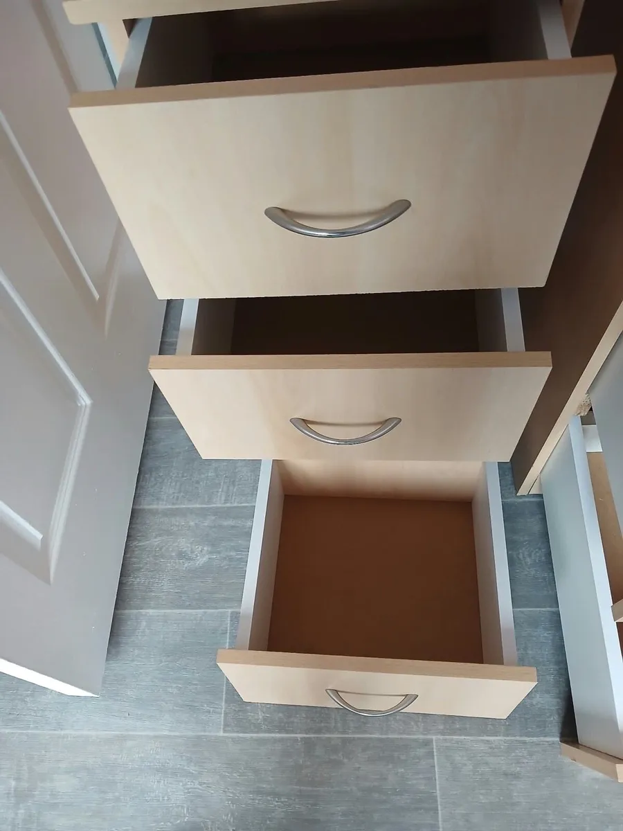 Wardrobe and locker - Image 4
