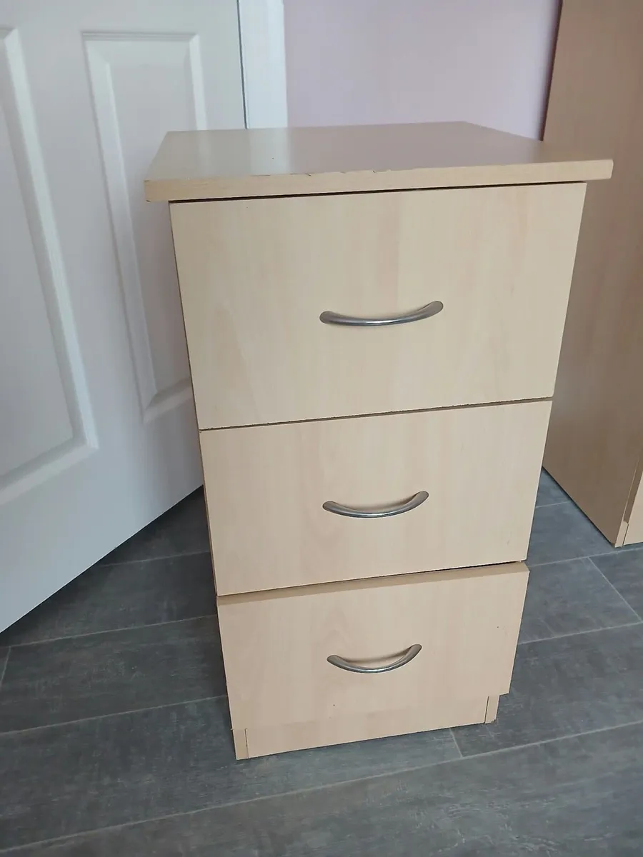 Wardrobe and locker - Image 2
