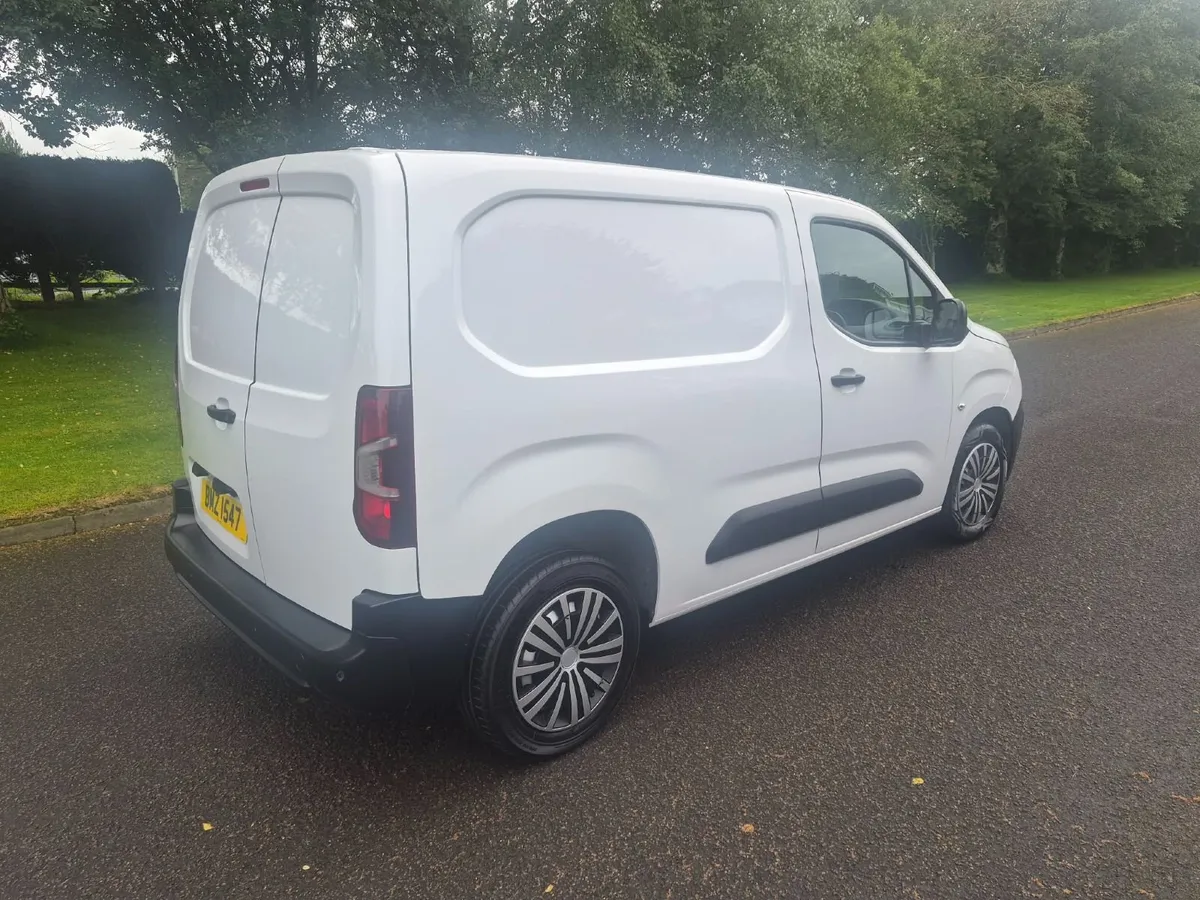 2023 Peugeot Partner Professional Prem+ 1.5 HDI - Image 4