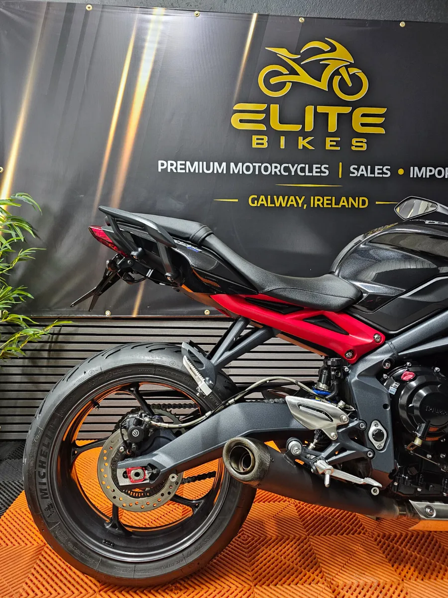Triumph 675 R - Image 3
