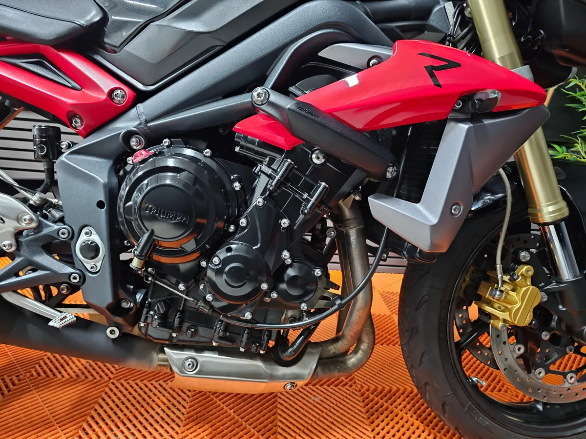 Triumph 675 R - Image 4