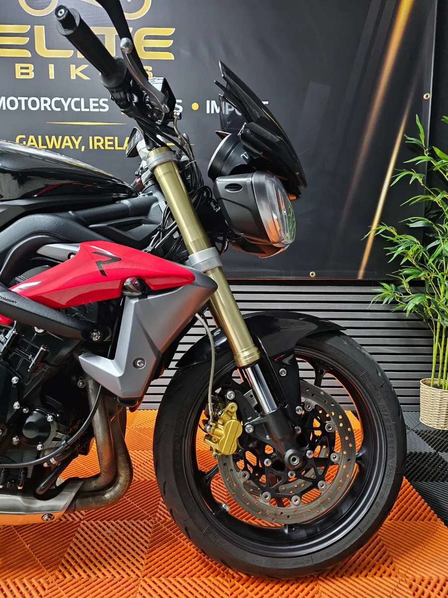 Triumph 675 R - Image 2
