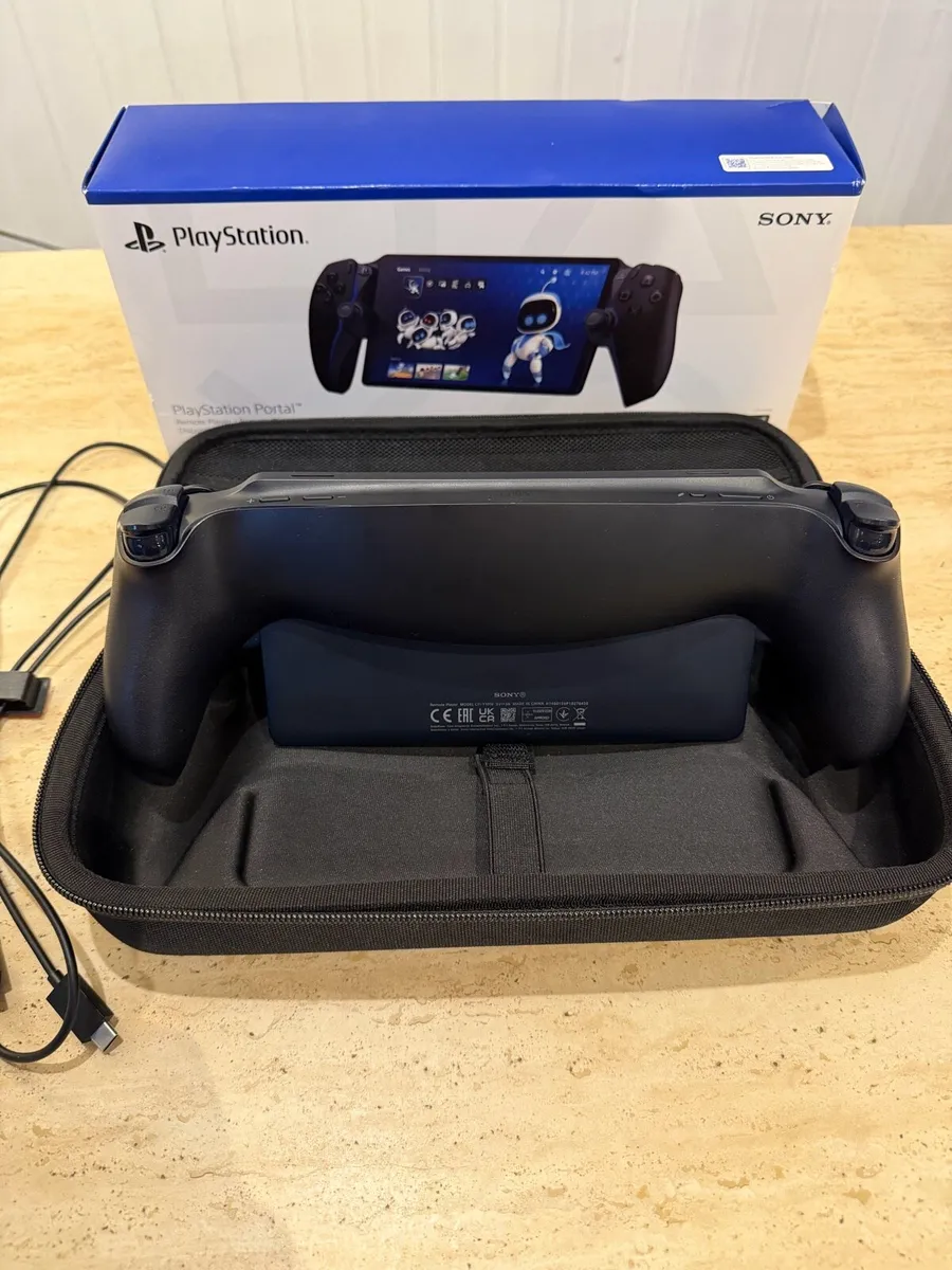 PlayStation Portal Midnight Black - & Venom Case - Image 4