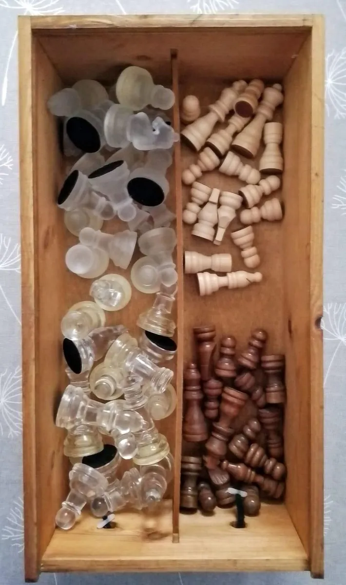 2 Chess sets  / 1 Board - Image 2