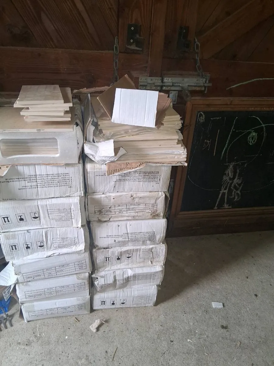 Floor tiles 300x300mm,enough to do 18 square metre - Image 2