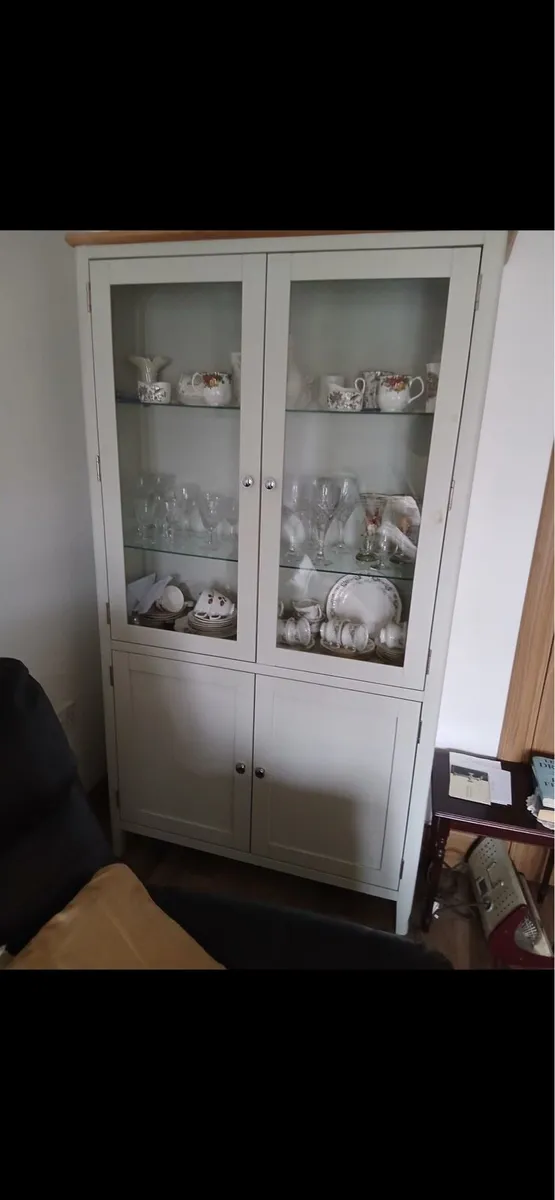Glass display cabinet
